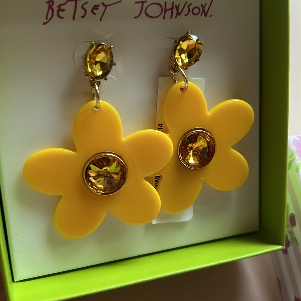 Betsey Johnson Yellow Flower 🌼 Statement Earrings